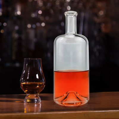 Скрин-печать, горячее штампование, живопись, гравировка, электропластика, парфюм, стеклянная бутылка 100 мл.