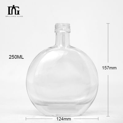 Custom Embossed Logo 500ml 700ml Стеклянная бутылка для спиртных напитков Тип уплотнения CORK