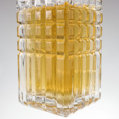 OEM/ODM приемлемая квадратная 500 мл экологически чистая стеклянная бутылка для виски и красоты