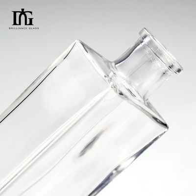 OEM/ODM Приемлемая продажа 500ml 700ml 750ml Квадратная форма Прозрачная стеклянная бутылка для напитков