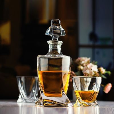 Уникальная бутылка бренди с экранопечаткой, горячим штампом, живописью, гравировкой, электропластировкой