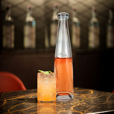 Прозрачная экрановая печать сок напиток стеклянная бутылка с золотыми крышками и формой слез