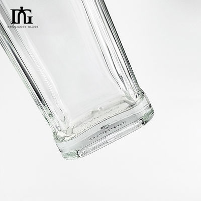 Высококачественная 700 мл бутылка виски изготовлена из дополнительного стекла с гравированной декальной печатью