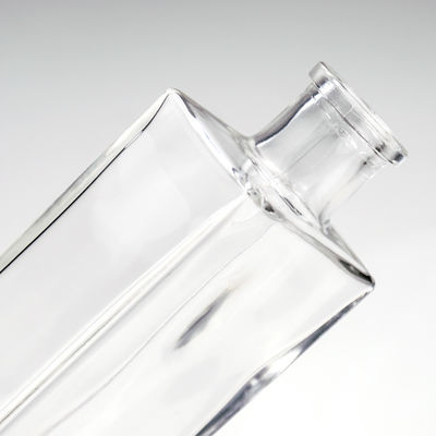 Вместимость 500 мл Плоская пустая прозрачная стеклянная бутылка с алкоголем для виски, рома, спиртных напитков, водки и джина