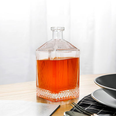 На заказ рельефный логотип 750 мл стеклянная бутылка для спиртных напитков Прозрачная квадратная форма