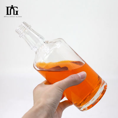 Прозрачная стеклянная бутылка на заказ для джина / бренди вместимостью 500 мл Приемлема OEM / ODM