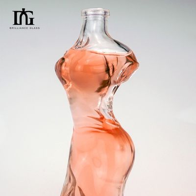 Прозрачная бутылка в форме женщины для ликеров и напитков