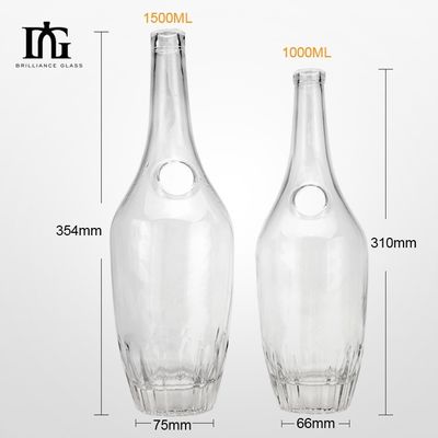 Прозрачная стеклянная бутылка емкостью 1000 мл для водки, виски и спиртных напитков