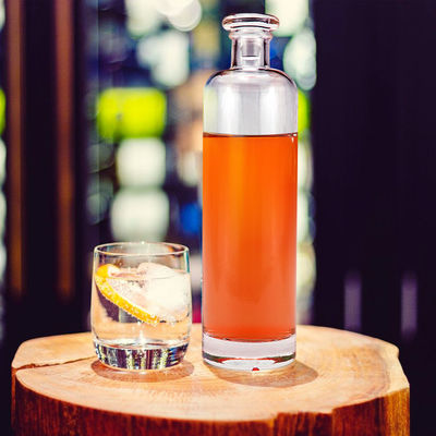 500 ml/700 ml/750 ml Круглые колоннистые тонкие высокие бутылки из стекла для водки с пробковой крышкой