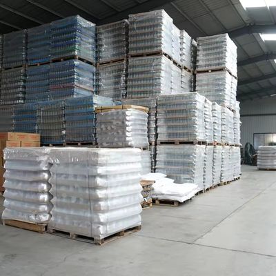 500 ml/700 ml/750 ml Круглые колоннистые тонкие высокие бутылки из стекла для водки с пробковой крышкой