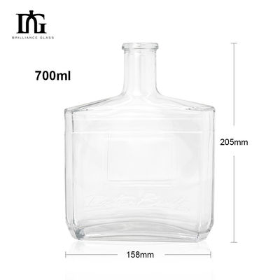 Кондитерская бутылка с гином, виски, водкой и коньяком с пробкой и емкостью 750 мл.