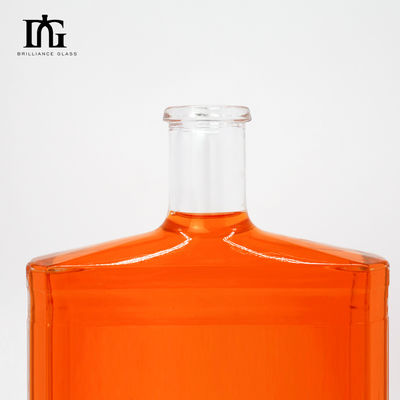 Кондитерская бутылка с гином, виски, водкой и коньяком с пробкой и емкостью 750 мл.