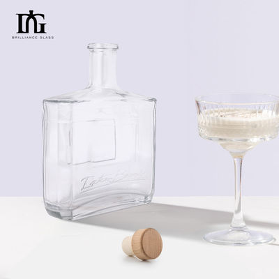 Кондитерская бутылка с гином, виски, водкой и коньяком с пробкой и емкостью 750 мл.