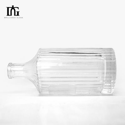 Прозрачная бутылка рома, джина, водки, торговая марка 360 мл, 500 мл, 700 мл.