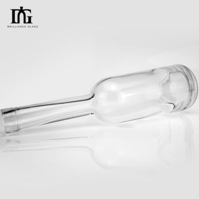 Пустая стеклянная бутылка алкоголя 500 мл