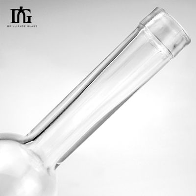 Пустая стеклянная бутылка алкоголя 500 мл