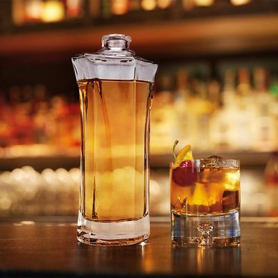 Стеклянная бутылка для напитков с золотой пробковой крышкой Прозрачная водка Стеклянная бутылка для пива