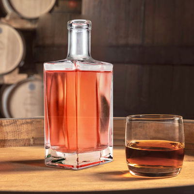 Выгравированная 700 мл 750 мл стеклянная бутылка для виски водки спиртных напитков джин OEM / ODM приемлемо