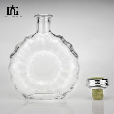 Конфигурационная бутылка водки из прозрачного стекла 700 мл с гравировкой и горячим штампованием