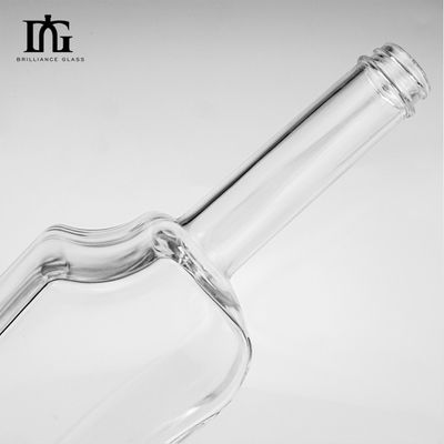 Чистый кубический пустой ром виски спиртный джин водка стеклянная бутылка с пробкой и типом уплотнения
