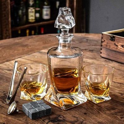 Формированные 500ml/700ml/750ml вместимостью Чистые пустые ликеры напитки Стеклянные бутылки для джина